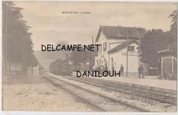 52 // BOURMONT   La Gare, Vue Intérieure ANIMEE, Arrivée Du Train - Bourmont