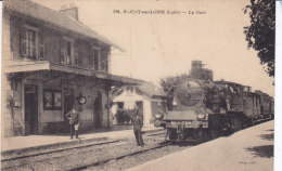 SAINT JUST SUR LOIRE, La Gare, Magnigfique Gros Plan De Train - Saint Just Saint Rambert