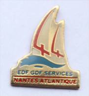 Pin's EDF GDF 44 - Nantes Atlantique -  Voilier  - Stadium  - D143 - EDF GDF