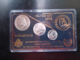 Cyprus 1974 MAKARIOS III 3 Silver Medals 3,6,12 Pounds UNC In Hard Plastic Case - Ohne Zuordnung
