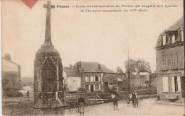 LE CHESNE (08) : Croix Commémorative ( XVIème Siècle) - La Famille, Charcutier-restaurant - (petite Animation) - Le Chesne