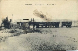 BELGIQUE . STAVELE . SENTINELLES SUR LE PONT DE L ´ YSER - Alveringem