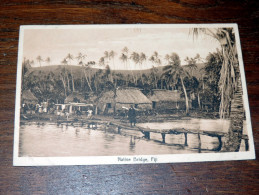 Carte Postale Ancienne : FIDJI , FIJI : Native Bridge - Fiji