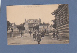 CPA   - 51 -  BETHENIVILLE - Place De Munet  - Belle Animation - Bétheniville