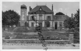 87 - SAINT SULPICE LES FEUILLES - ST SULPICE LES FEUILLES- LA MAIRIE ET LE MONUMENT AUX MORTS - Saint Sulpice Les Feuilles