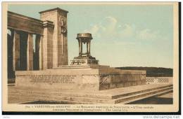 VARENNES EN ARGONNE MONUMENT AMERICAIN DE PENSYLVANIE URNE CENTRALE,COULEUR REF 6789 - Monumentos A Los Caídos