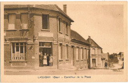 60  LASSIGNY   CARREFOUR DE LA PLACE - Lassigny