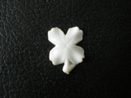 Fève Ancienne En Plastique - TRÈFLE (petite Taille 1,7cm) - Frühe Figuren