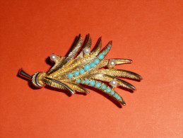 Rare Broche En Métal Doré, Bouquet De Plumes Et Simili-perle - Brochen