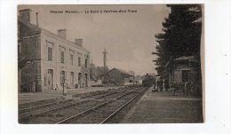 Jan14   8663599    Vivonne La Gare à L'arrivée D'un Train - Vivonne