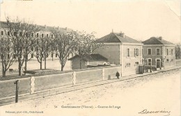 Delcampe - Réf : RY-13-1631 :   Chatellerault  Caserne - Chatellerault