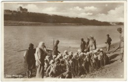 Post Card  - Iraqi Prisoners. No Sent. - Bagne & Bagnards