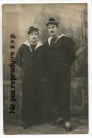 - Carte Photo, 2 Jeunes Marins, Matelot, Marine Française, Pompons, Un Du Suffren, Non écrite, Bon état, Scans. - Personaggi