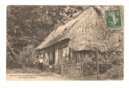 CA : 76 - Saint Romain De Colbosc : Une Vieille Maison - Animation Devan Tune  Maison Avec  Toit En Chaume - Peu Commune - Saint Romain De Colbosc