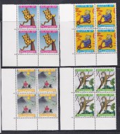 N° 169è à 1700 Pour La Jeunesse: Personnages De Livres D'enfants. Que Fait Le Père Noël De ¨Pluck En Bloc De 4 Timbres - Unused Stamps