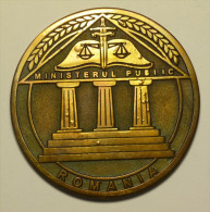 Roumanie Romania Rumänien Médaille "" MINISTERUL  PUBLIC "" NULLUM CRIMEN SINE LEGE - Andere & Zonder Classificatie