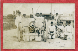 Carte Photo Militaria : Militaires Autour D´un Canon De 75  ( Scène Mimée ) - Lieu à Déterminer - Characters