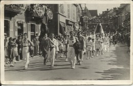 Gymnastique . DEFILE DE GYMNASTE .  MAIS OU??? CARTE PHOTO - Ginnastica