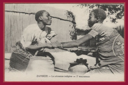 AFRIQUE. - ZAMBIE.  - Zambèze. La Salutation Indigène. - 2ème Mouvement.   (C.P.A. - Petit Format. - Animée.) - Zambie