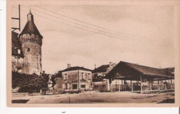 MONTS SUR GUESNES (VIENNE) LA PLACE DES HALLES - Monts Sur Guesnes