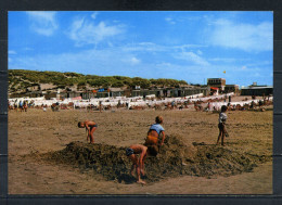 BREDENE , Plage Et Dunes Trés Animée . Voir Recto - Verso    (R756) - Bredene