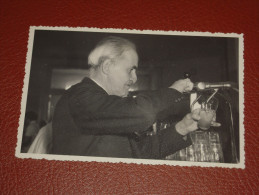 Cpsm Carte Photo Barman Servant Une Bière - Vers 1950 - Cafés
