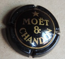Capsule De Champagne -  Moet Et Chandon - N°170 Noir Et Or   . - Möt Et Chandon