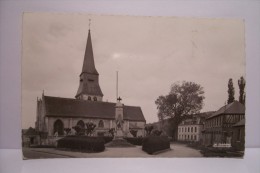 DUCLAIR - L'Eglise  Et Le Monument Aux Morts - Duclair