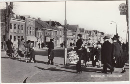 Hoogeveen - Trommelslager ( Straatscene, Fietsers, 'ZHB' Bieren Neon)  - Nederland/Holland - Hoogeveen