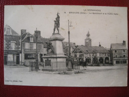 LA NORMANDIE : BRIOUZE (orne), Le Monument Et La Vieille Halle - Briouze