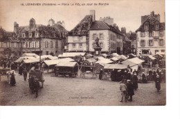 LESNEVEN  Place Le Flô Un Jour De Marché  J. Lozach Landernau No 19 ( Attelage Coiffe  .. ) - Lesneven