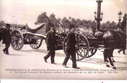 HISTOIRE.CARTE PHOTO.FUNERAILLES DE M.BERTEAUX MINISTRE DE LA GUERRE  VICTIME DE LA CATASTROPHE D'ISSY LES MOULINEAUX. - Chatou