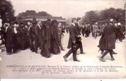 HISTOIRE.CARTE PHOTO.FUNERAILLES DE M.BERTEAUX MINISTRE DE LA GUERRE  VICTIME DE LA CATASTROPHE D'ISSY LES MOULINEAUX. - Chatou