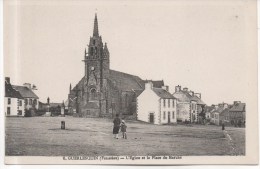 GUERLESQUIN  L'EGLISE ET LA PLACE DU MARCHE - Guerlesquin