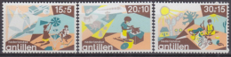 Antilles Neerlandaises - Netherlands 1975 Yvert 495-97, Children Playing, Sur Taxed For Childhood  - MNH - Antillas Holandesas