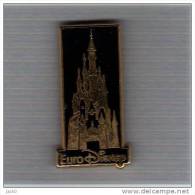 Pin´s  ARTHUS  BERTRAND, EURODISNEY  Chateau  Doré  Fond  Noir  Verso  DISNEY - Arthus Bertrand