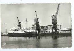 CPSM - Calais - Le Bassin Et La Gare Maritime - Calais