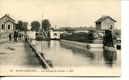 SAINT QUENTIN (02) - Péniches, Halage -  Les écluses Du Canal Avec Les Chevaux De Halage - Saint Quentin