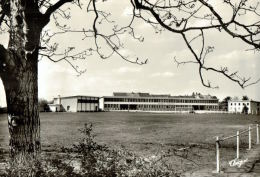 CPSM   BENEVENT L'ABBAYE   Le Stade Et Le Nouveau Groupe Scolaire  1960 - Benevent L'Abbaye