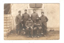 Carte Photo :  Militaria : Groupe De 6 Soldats Du 62ème Posant Dans Une Cour ( Lieu à Déterminer ) - Reggimenti