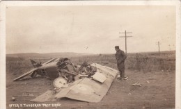 CP Photo 14-18 Un Avion Après Une Chute De Mille Pieds, Soldat Américain (A57, Ww1, Wk1) - Accidentes