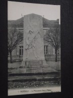 BOZOULS (Aveyron) - Le Monument, Face à L'Eglise - Non Voyagée - Bozouls