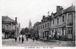 LA GUERCHE - LA RUE DE L'EGLISE - BELLE CARTE - SEPIA - TRES ANIMEE - COMMERCES DONT CAFE-RESTAURANT -  TOP !!! - La Guerche Sur L'Aubois