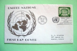 United Nations New York 1958 FDC Cover 10 Aniv. UN - Hands Holding Globe - Brieven En Documenten