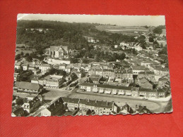 POIX DE PICARDIE  -  Place De La République - L´Eglise  -  Vue Aérienne - Poix-de-Picardie