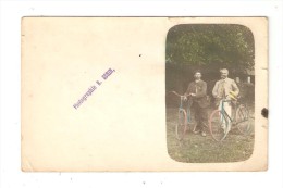 Photo Sur Carte : 2 Hommes Tenant Un Vélo ( Légèrement Colorisée ) : Carte 14/9 Cm : Photo : 8 / 5 Cm - Photographie