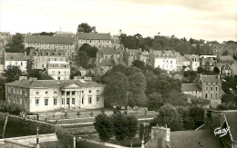 Lannion. Vue Sur Le Palais De Justice Et Le Jardin Public. - Lannion