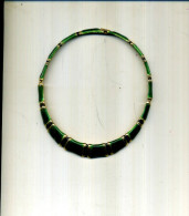 JOLI COLLIER VERT ET OR D UNE SEULE PIECE - Necklaces/Chains