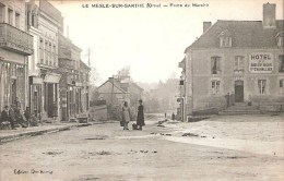 Le Mêle-sur-Sarthe  (61)  La Place Du Marché - Le Mêle-sur-Sarthe