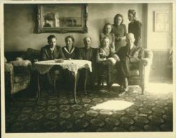 Privat-Aufnahme Familien-Foto In Einer Wohnung In Tuttlingen 1946 (2) - Tuttlingen